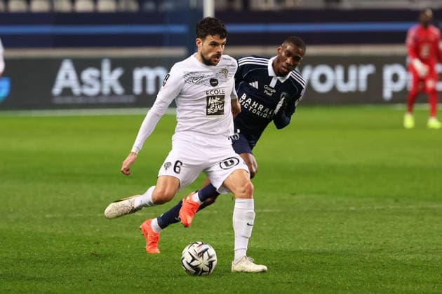 FBL FRA La LIGUE1 Paris FC Angers SCO Louis Mouton Angers SCO , Moustapha Mbow Paris FC during the French L1 football match between Paris FC an Angers SCO at Stade Jean Bouin on January 25, 2026 in Paris France Copyright: JoaquimxFerreira