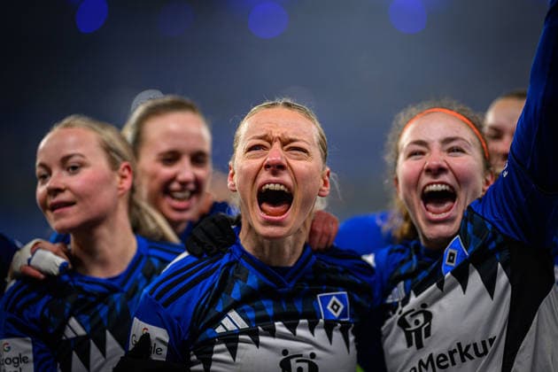 Soccer I Women I Season 2025 2026 I Bundesliga I 15 Matchday I Hamburger SV SGS Essen I 25 01 2026 Sophie Hillebrand 22, Hamburger SV , Melanie Brunnthaler 11, Hamburger SV Hamburg Volksparkstadion Hamburg Germany Copyright: xLobecax xHenningxRohlfsx