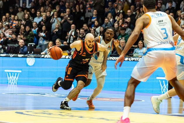 GER, easy Credit Basketball Bundesliga, Science City Jena Rasta Vechta 25 01 2026, Sparkassen Arena, Jena, GER, easy Credit Basketball Bundesliga, Science City Jena Rasta Vechta Tommy Kuhse RASTA Vechta 12 Â Photo Alexander Trienitz Jena Sparkassen Arena Thueringen Germany