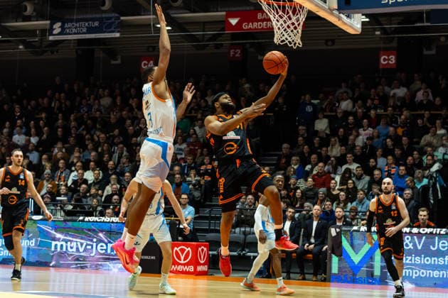 GER, easy Credit Basketball Bundesliga, Science City Jena Rasta Vechta 25 01 2026, Sparkassen Arena, Jena, GER, easy Credit Basketball Bundesliga, Science City Jena Rasta Vechta Lloyd Pandi RASTA Vechta 41 Â Photo Alexander Trienitz Jena Sparkassen Arena Thueringen Germany