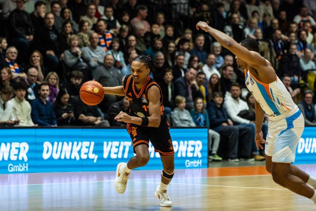 GER, easy Credit Basketball Bundesliga, Science City Jena Rasta Vechta 25 01 2026, Sparkassen Arena, Jena, GER, easy Credit Basketball Bundesliga, Science City Jena Rasta Vechta Alonzo Verge Jr RASTA Vechta 11 Â Photo Alexander Trienitz Jena Sparkassen Arena Thueringen Germany