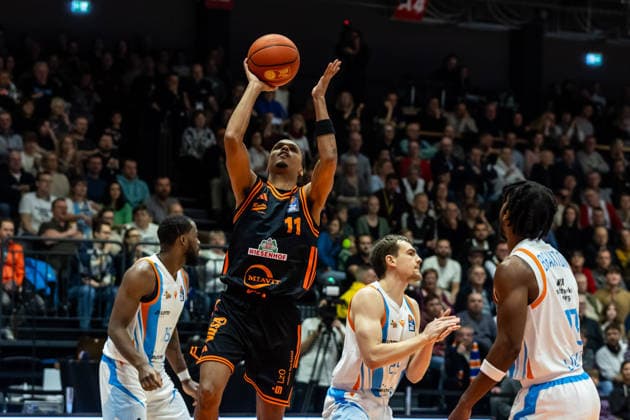 GER, easy Credit Basketball Bundesliga, Science City Jena Rasta Vechta 25 01 2026, Sparkassen Arena, Jena, GER, easy Credit Basketball Bundesliga, Science City Jena Rasta Vechta Alonzo Verge Jr RASTA Vechta 11 Â Photo Alexander Trienitz Jena Sparkassen Arena Thueringen Germany