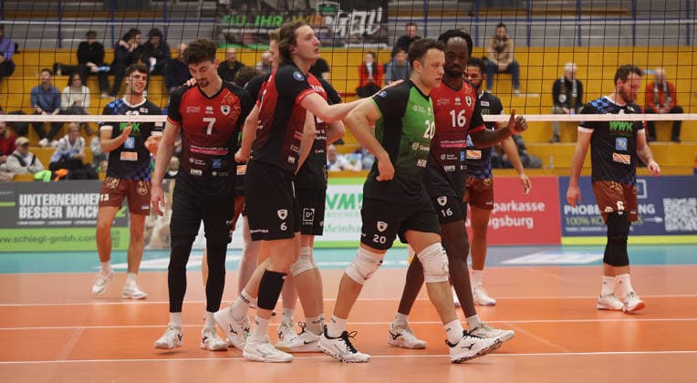 Ludwigsburg , 1 Bundesliga Volleyball Barock Volleys MTV Ludwigsburg vs WWK Volleys Herrsching , front from left Ben Simon Bonin Jeffrey Klok Barockvolleys