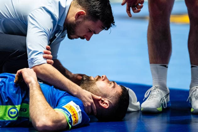 Slovenia v Hungary, EHF EURO 2026, Malmo, Sweden Malmo, Sweden. 25th of January, 2026. Blaz Janc (8) of Slovenia getting treated on the pitch seen during the mens EHF Euro 2026 match between Slovenia and Hungary at Malmo Arena in Malmo. Sweden, Malmo, Malmö Arena  Copyright: xGonzalesxPhoto TobiasxJorgensenx