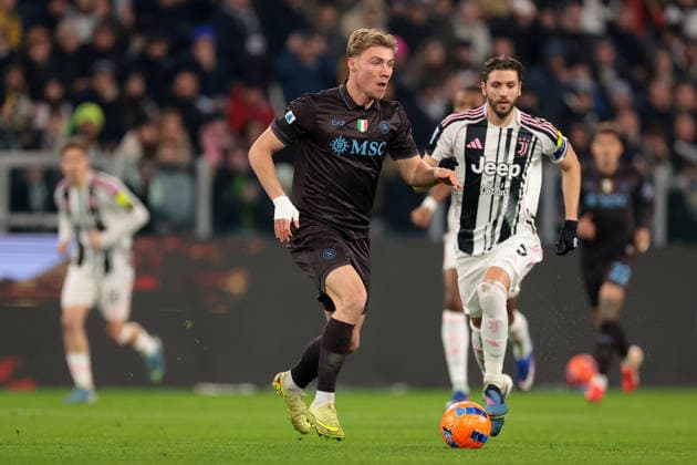 Turin, Italy, 25th January 2026. Rasmus Hojlund of SSC Napoli and Manuel Locatelli of Juventus during the Juventus vs Napoli Serie A match at Allianz Stadium, Turin. Picture credit should read: Jonathan Moscrop Sportimage EDITORIAL USE ONLY. No use with unauthorised audio, video, data, fixture lists, club league logos or live services. Online in-match use limited to 120 images, no video emulation. No use in betting, games or single club league player publications. SPI_022_JM_JUVE_NAPOLI_ SPI-4417-0022