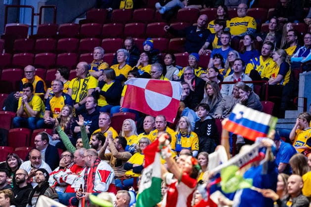 Slovenia v Hungary, EHF EURO 2026, Malmo, Sweden Malmo, Sweden. 25th of January, 2026. Flag of Greenland seen held high during the mens EHF Euro 2026 match between Slovenia and Hungary at Malmo Arena in Malmo. Sweden, Malmo, Malmö Arena  Copyright: xGonzalesxPhoto TobiasxJorgensenx