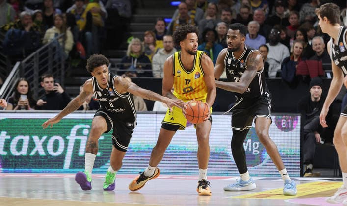 Demarcus Demonia, Norris Agbakoko on the ball, Ejiofor Onu duel Game scene Action Sport Basketball BBL Bundesliga Men 17 Matchday Season 2025 2026 25 01 2026 ALBA Berlin vs BMA365 Bamberg Baskets