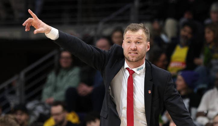 Coach Anton Gavel pointing, gesturing action upper body Sport Basketball BBL Bundesliga Men 17 Matchday Season 2025 2026 25 01 2026 ALBA Berlin vs BMA365 Bamberg Baskets