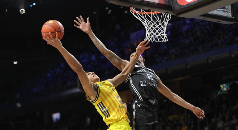 Jack Kayil on the ball, Austin Crowley duel Game scene Action Sport Basketball BBL Bundesliga Men 17 Matchday Season 2025 2026 25 01 2026 ALBA Berlin vs BMA365 Bamberg Baskets