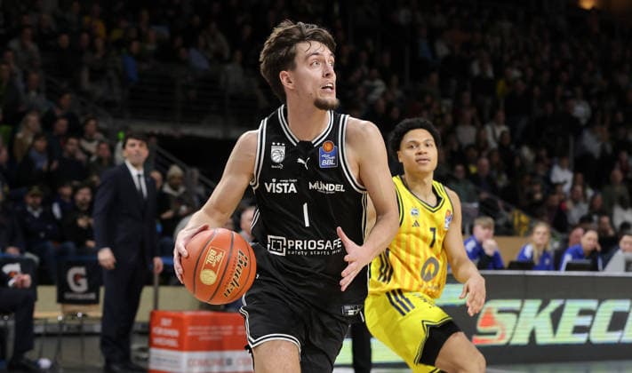 Zachary Ensminger on the ball Upper body action Sport Basketball BBL Bundesliga Men 17 Matchday Season 2025 2026 25 01 2026 ALBA Berlin vs BMA365 Bamberg Baskets