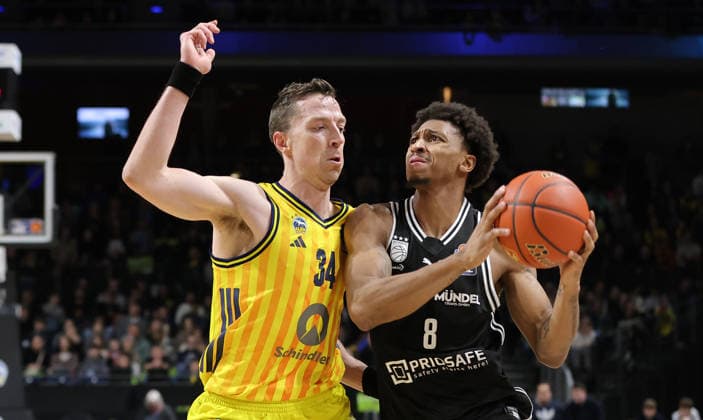 Justin Bean, Rejean Boogie Ellis on the ball duel Game scene Action Sport Basketball BBL Bundesliga Men 17 Matchday Season 2025 2026 25 01 2026 ALBA Berlin vs BMA365 Bamberg Baskets