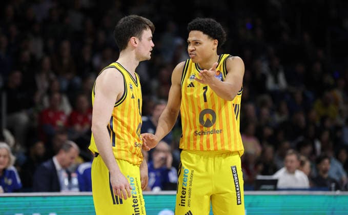 re Jack Kayil talks to Jonas Mattisseck Action Upper Body Sports Basketball BBL Bundesliga Men 17 Matchday Season 2025 2026 25 01 2026 ALBA Berlin vs BMA365 Bamberg Baskets