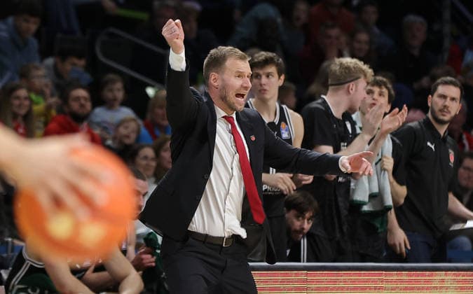 Coach Anton Gavel cheers on Upper body action Sport Basketball BBL Bundesliga Men 17 Matchday Season 2025 2026 25 01 2026 ALBA Berlin vs BMA365 Bamberg Baskets