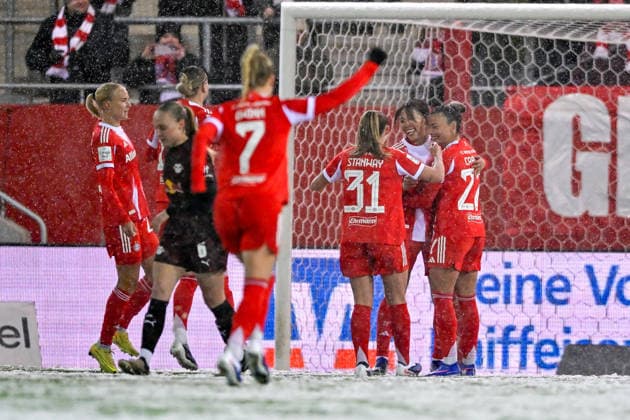 FC Bayern players celebrating the goal, goal, celebration, celebrate the goal, goal, celebration, celebration of the goal to 1 0 by Momoko TANAKINAWA FC Bayern Muenchen, FCB, 18 2 v re , optimistic, Action, Action, 25 01 2026, Munich Germany , Soccer, Google Pixel Women Bundesliga, FC Bayern Munich RB Leipzig, DFB DFL REGULATIONS PROHIBIT ANY USE OF PHOTOGRAPHS AS IMAGE SEQUENCES AND OR QUASI VIDEO xslx