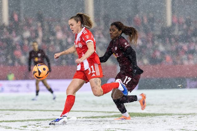 GOOGLE PIXEL Frauen Bundesliga FC Bayern München RB Leipzig 25 01 2026 duel Georgia Stanway FC Bayern München, 31 , Delice Boboy RB Leipzig, 17 GOOGLE PIXEL Frauen Bundesliga, FC Bayern München RB Leipzig, München, FC Bayern Campus am 25 01 2026 DFB REGULATIONS PROHIBIT ANY USE OF PHOTOGRAPHS AS IMAGE SEQUENCES AND OR QUASI VIDEO Copyright: xBEAUTIFULxSPORTS Wunderlx