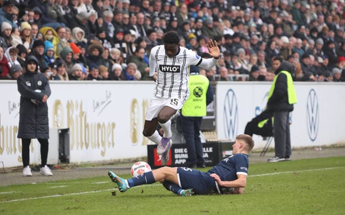 25 01 2026, Football, Men, 2 Bundesliga, Season 2025 2026, SV 07 Elversberg VfL Bochum 1848, Raif Adam SV 07 Elversberg Callum Marshall VfL Bochum 1848 Elversberg Ursapharm Arena an der Kaiserlinde Saarland Germany DEU Copyright: xSebastianxBachx
