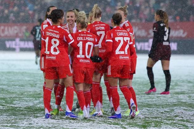 FC Bayern celebrating after Momoko Tanikawas 1-0 goal 18 FC Bayern Muenchen Frauen , FC Bayern Muenchen Frauen vs RB Leipzig Frauen, Fußball, Frauen, Google Pixel Bundesliga, Saison 2025 2026, 15 Spieltag, 25 01 2026 DFB regulations prohibit any use of photographs as image sequences and or quasi video Muenchen Bayern Deutschland Copyright: xkolbert-press MartinxAgüerax