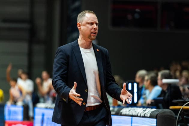 GER, easy Credit Basketball Bundesliga, Science City Jena Rasta Vechta 25 01 2026, Sparkassen Arena, Jena, GER, easy Credit Basketball Bundesliga, Science City Jena Rasta Vechta Christian Held Head Coach RASTA Vechta Â Photo Alexander Trienitz Jena Sparkassen Arena Thueringen Germany