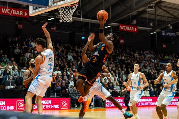 GER, easy Credit Basketball Bundesliga, Science City Jena Rasta Vechta 25 01 2026, Sparkassen Arena, Jena, GER, easy Credit Basketball Bundesliga, Science City Jena Rasta Vechta TJ Bamba RASTA Vechta 5 Â Photo Alexander Trienitz Jena Sparkassen Arena Thueringen Germany