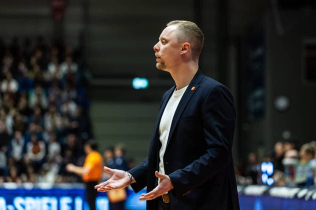 GER, easy Credit Basketball Bundesliga, Science City Jena Rasta Vechta 25 01 2026, Sparkassen Arena, Jena, GER, easy Credit Basketball Bundesliga, Science City Jena Rasta Vechta Christian Held Head Coach RASTA Vechta Â Photo Alexander Trienitz Jena Sparkassen Arena Thueringen Germany