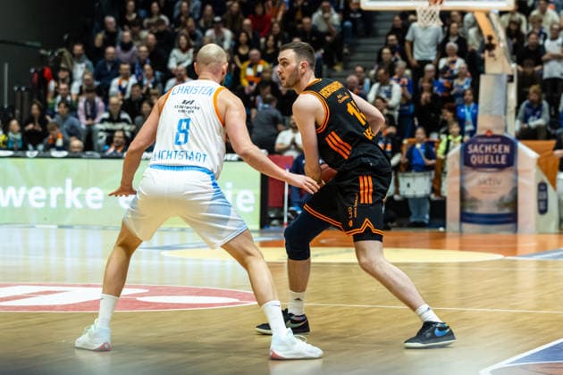 GER, easy Credit Basketball Bundesliga, Science City Jena Rasta Vechta 25 01 2026, Sparkassen Arena, Jena, GER, easy Credit Basketball Bundesliga, Science City Jena Rasta Vechta Philipp Herkenhoff RASTA Vechta 14 , Robin Christen Science City Jena, 8 Â Photo Alexander Trienitz Jena Sparkassen Arena Thueringen Germany