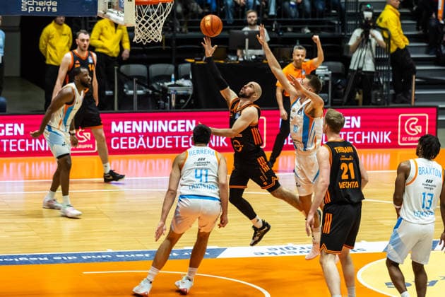 GER, easy Credit Basketball Bundesliga, Science City Jena Rasta Vechta 25 01 2026, Sparkassen Arena, Jena, GER, easy Credit Basketball Bundesliga, Science City Jena Rasta Vechta Tommy Kuhse RASTA Vechta 12 Â Photo Alexander Trienitz Jena Sparkassen Arena Thueringen Germany