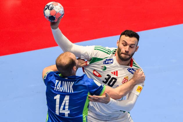 260125 Domen Tajnik of Slovenia and Zoltan Szita of Hungary during the EHF European Handball Championship main round match between Slovenia and Hungary on January 25, 2026 in Malmö Photo Petter Arvidson BILDBYRAN kod PA PA1137 handball handball handball handballs em 2026 slovenien slovenia hungary ungern ehf european handball championship bbeng  Copyright: PETTERxARVIDSON BB260125PA121