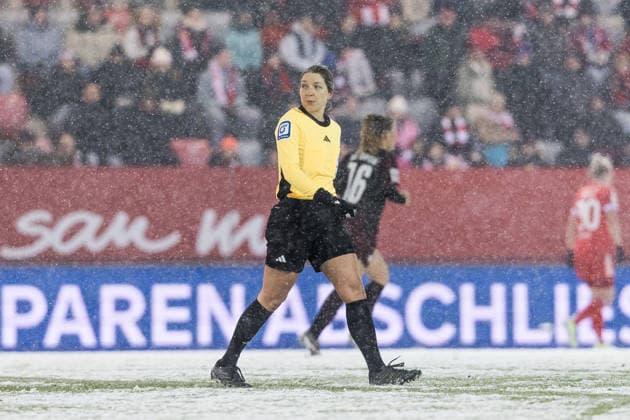 GOOGLE PIXEL Frauen Bundesliga FC Bayern München RB Leipzig 25 01 2026 Referee Karoline Wacker GOOGLE PIXEL Frauen Bundesliga, FC Bayern München RB Leipzig, München, FC Bayern Campus am 25 01 2026 DFB REGULATIONS PROHIBIT ANY USE OF PHOTOGRAPHS AS IMAGE SEQUENCES AND OR QUASI VIDEO Copyright: xBEAUTIFULxSPORTS Wunderlx