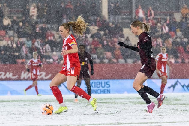 GOOGLE PIXEL Frauen Bundesliga FC Bayern München RB Leipzig 25 01 2026 duel Glodis Perla Viggosdottir FC Bayern München, 4 , Emilia Asgeirsdottir RB Leipzig, 8 GOOGLE PIXEL Frauen Bundesliga, FC Bayern München RB Leipzig, München, FC Bayern Campus am 25 01 2026 DFB REGULATIONS PROHIBIT ANY USE OF PHOTOGRAPHS AS IMAGE SEQUENCES AND OR QUASI VIDEO Copyright: xBEAUTIFULxSPORTS Wunderlx