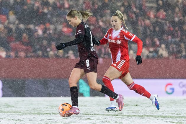 GOOGLE PIXEL Womens Bundesliga FC Bayern Munich RB Leipzig 25 01 2026 duel Emilia Asgeirsdottir RB Leipzig, 8 , Giulia Gwinn FC Bayern Munich, 7 GOOGLE PIXEL Womens Bundesliga, FC Bayern Munich RB Leipzig, Munich, FC Bayern Campus on 25 01 2026 DFB REGULATIONS PROHIBIT ANY USE OF PHOTOGRAPHS AS IMAGE SEQUENCES AND OR QUASI VIDEO Copyright: xBEAUTIFULxSPORTS Wunderlx