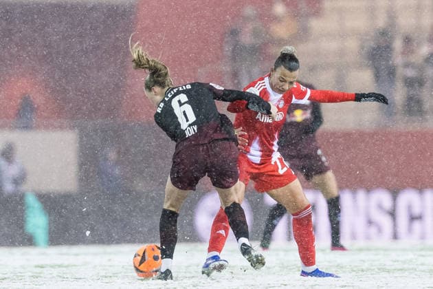 GOOGLE PIXEL Frauen Bundesliga FC Bayern München RB Leipzig 25 01 2026 duel Lou Ann Joly RB Leipzig, 6 , Arianna Caruso FC Bayern München, 27 GOOGLE PIXEL Frauen Bundesliga, FC Bayern München RB Leipzig, München, FC Bayern Campus am 25 01 2026 DFB REGULATIONS PROHIBIT ANY USE OF PHOTOGRAPHS AS IMAGE SEQUENCES AND OR QUASI VIDEO Copyright: xBEAUTIFULxSPORTS Wunderlx