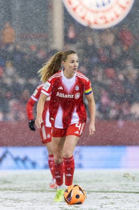 GOOGLE PIXEL Frauen Bundesliga FC Bayern München RB Leipzig 25 01 2026 Glodis Perla Viggosdottir FC Bayern München, 4 am Ball GOOGLE PIXEL Frauen Bundesliga, FC Bayern München RB Leipzig, München, FC Bayern Campus am 25 01 2026 DFB REGULATIONS PROHIBIT ANY USE OF PHOTOGRAPHS AS IMAGE SEQUENCES AND OR QUASI VIDEO Copyright: xBEAUTIFULxSPORTS Wunderlx