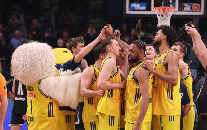 Alba team cheers after the end of the game Joy Emotion Cheers Sport Basketball BBL Bundesliga Men 17 Matchday Season 2025 2026 25 01 2026 ALBA Berlin vs BMA365 Bamberg Baskets