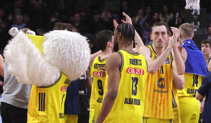 Alba team cheers after the end of the game Joy Emotion Cheers Sport Basketball BBL Bundesliga Men 17 Matchday Season 2025 2026 25 01 2026 ALBA Berlin vs BMA365 Bamberg Baskets