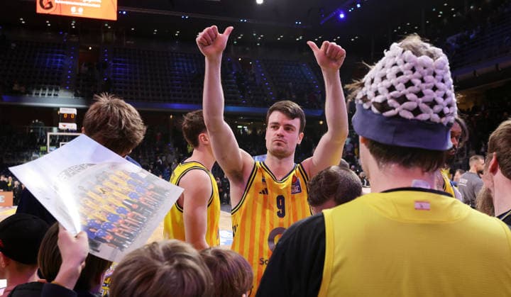 Jonas Mattisseck, Alba team cheers after the end of the game Joy Emotion Cheers Sport Basketball BBL Bundesliga Men 17 Matchday Season 2025 2026 25 01 2026 ALBA Berlin vs BMA365 Bamberg Baskets