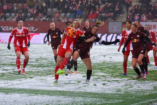 Magdalena Eriksson 5 FC Bayern Muenchen Women in action against Sandra Starke 13 RB Leipzig Women , FC Bayern Muenchen Women vs RB Leipzig Women, Football, Women, Google Pixel Bundesliga, Season 2025 2026, 15 Matchday, 25 01 2026 DFB regulations prohibit any use of photographs as image sequences and or quasi video Muenchen Bayern Germany Copyright: xkolbert-press MartinxAgüerax