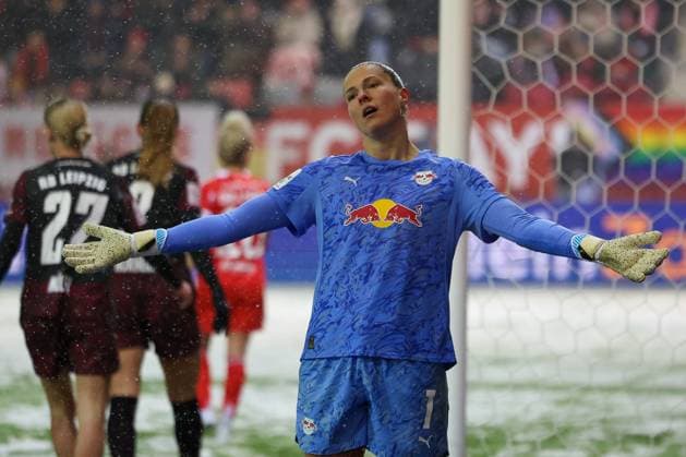 Elvira Herzog 1 RB Leipzig Women upset, gesticulated, FC Bayern Muenchen Women vs RB Leipzig Women, Football, Women, Google Pixel Bundesliga, Season 2025 2026, 15 Matchday, 25 01 2026 DFB regulations prohibit any use of photographs as image sequences and or quasi video Muenchen Bayern Germany Copyright: xkolbert-press MartinxAgüerax
