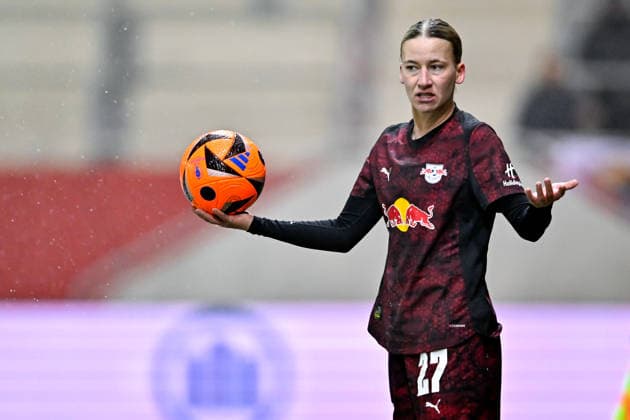 Marlene Mueller RB Leipzig, 27 at throw-in, ratrlos, single image, action, action, 25 01 2026, Munich Germany , Football, Google Pixel Women Bundesliga, FC Bayern Munich RB Leipzig, DFB DFL REGULATIONS PROHIBIT ANY USE OF PHOTOGRAPHS AS IMAGE SEQUENCES AND OR QUASI VIDEO xslx
