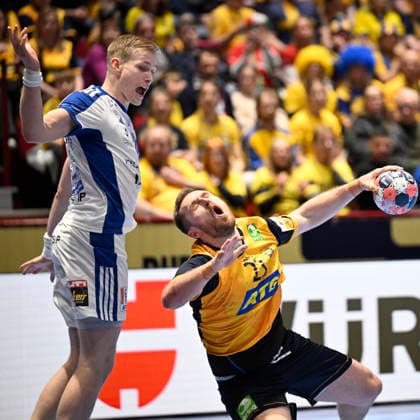 MALMÖ, SVERIGE 20260125 Islands Ellidi Vidarsson och Sveriges Albin Lagergren under matchen i mellanrundan i handbolls-EM mellan Island och Sverige i Malmö Arena, Malmö, Sverige, 25 januari, 2026. MALMÖ SVERIGE x50090x *** MALMÖ, SWEDEN 20260125 Icelands Ellidi Vidarsson and Swedens Albin Lagergren during the European Handball Championship middle round match between Iceland and Sweden in Malmö Arena, Malmö, Sweden, January 25, 2026 MALMÖ SWEDEN x50090x  Copyright: xJohanxNilsson TTx HANDBOLLS-EM 2026 ISLAND-SVERIGE