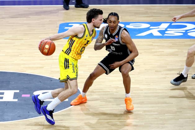 DEU, easyCredit BBL, ALBA vs BMA365 Bamberg Baskets, 25 01 2026, Max Schmeling Halle, Berlin, DEU, easyCredit BBL, ALBA vs BMA365 Bamberg Baskets, in the picture Martin Hermannsson ALBA Berlin 15 , Austin Crowley Bamberg 85 nordphotoxGmbHx xEngler nph00076