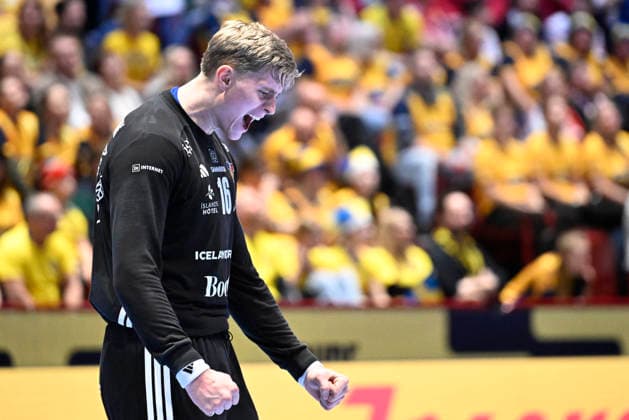 Iceland s goalkeeper Viktor Gisli Hallgrimsson celebrates during the European Handball Championship s intermediate round match between Iceland and Sweden at Malmö Arena, Malmö, Sweden, January 25, 2026 MALMÖ SWEDEN x50090x  Copyright: xJohanxNilsson TTx EHF EURO 2026 ICELAND-SWEDEN