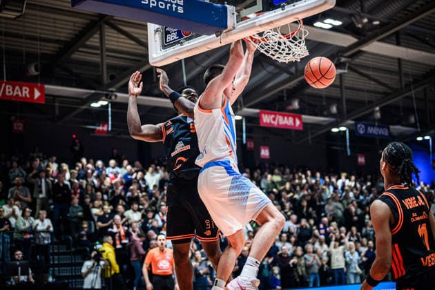 easycredit BBL Basketball Bundesliga 2025 2026 17 Matchday 25 01 2026 Science City Jena vs RASTA Vechta Joe Wieskamp Jena Dunking Sparkassen Arena