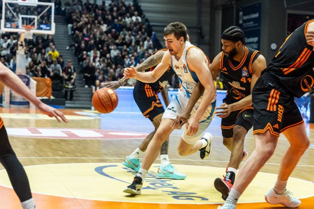 GER, easy Credit Basketball Bundesliga, Science City Jena Rasta Vechta 25 01 2026, Sparkassen Arena, Jena, GER, easy Credit Basketball Bundesliga, Science City Jena Rasta Vechta Lorenz Bank Science City Jena, 25 Â Photo Alexander Trienitz Jena Sparkassen Arena Thueringen Germany