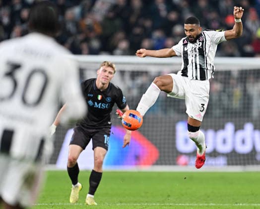 January 25, 2026, Turin, Italy: Juventus Gleison Bremer (R) and Napoli s Ramus Hojlund in action during the Italian Serie A soccer match Juventus FC vs SSC Napoli a at the Allianz Stadium in Turin, Italy, 25 January 2026. ANSA ALESSANDRO DI MARCO Serie A - Juventus FC Vs SSC Napoli  - ZUMAa110 20260125_zaf_a110_050 Copyright: xAlessandroxDixMarcox