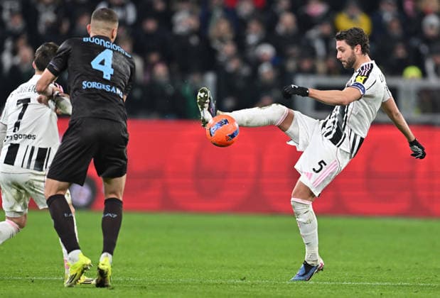 January 25, 2026, Turin, Italy: Juventus Manuel Locatelli (R) in action during the Italian Serie A soccer match Juventus FC vs SSC Napoli a at the Allianz Stadium in Turin, Italy, 25 January 2026. ANSA ALESSANDRO DI MARCO Serie A - Juventus FC Vs SSC Napoli  - ZUMAa110 20260125_zaf_a110_051 Copyright: xAlessandroxDixMarcox