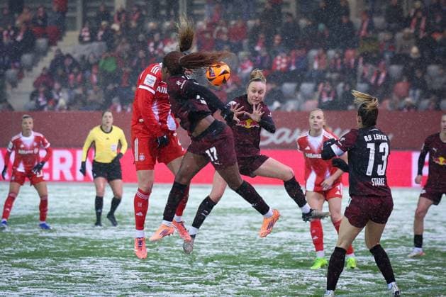 Vanessa Gilles 2 FC Bayern Muenchen Women in action with Delice Boboy 17 RB Leipzig Women , FC Bayern Muenchen Women vs RB Leipzig Women, Football, Women, Google Pixel Bundesliga, Season 2025 2026, 15 Matchday, 25 01 2026 DFB regulations prohibit any use of photographs as image sequences and or quasi video Muenchen Bayern Germany Copyright: xkolbert-press MartinxAgüerax