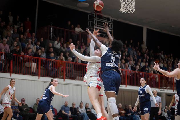 No. 24 Lina Sontag and No. 5 Khalis Cain GiroLive Panthers Osnabrück 59 55 SYNTAINICS MBC 1 DBBL 16 Matchday 1DBBL Panthers vs SYNTAINICS