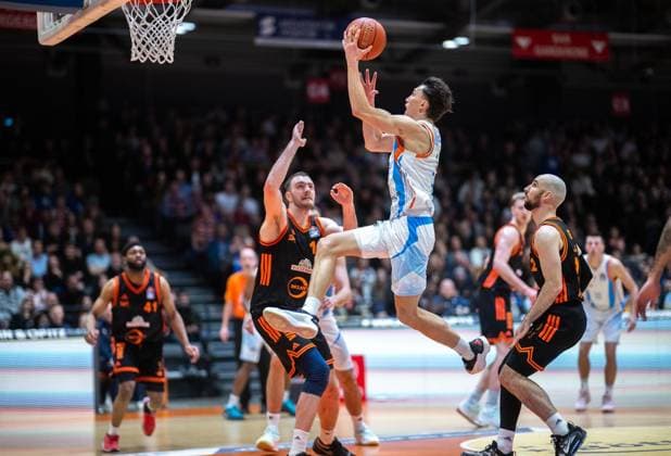 BASKETBALL EASYCREDIT BBL 17 GAME DAY SCIENCE CITY JENA RASTA VECHTA FOR EDITORIAL PURPOSES ONLY p 25 01 2026 Jena Basketball easyCredit BBL 1 Basketball Bundesliga Season 2025 2026 17 Matchday Sparkassen Arena Science City Jena RASTA Vechta in the photo Kristofer Krause 36 Science City Jena in a duel with Philipp Herkenhoff 14 RASTA Vechta and Tommy Kuhse 12 RASTA Vechta Germany Thueringen Jena Copyright SaschaxFromm Copyright: SaschaxFromm doc84agl6rm48joves9u6n ,EDITORIAL USE ONLY Copyright: SaschaxFromm