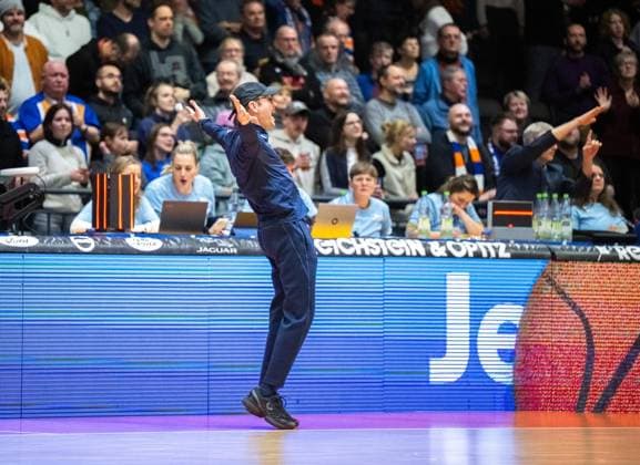 BASKETBALL EASYCREDIT BBL 17 GAME DAY SCIENCE CITY JENA RASTA VECHTA FOR EDITORIAL PURPOSES ONLY p 25 01 2026 Jena Basketball easyCredit BBL 1 Basketball Bundesliga Saison 2025 2026 17 Spieltag Sparkassen Arena Science City Jena RASTA Vechta im Foto Head Coach Björn Harmsen Science City Jena Germany Thueringen Jena Copyright SaschaxFromm Copyright: SaschaxFromm doc84agl6zac2wji4ryvpx ,EDITORIAL USE ONLY Copyright: SaschaxFromm