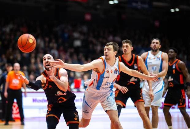BASKETBALL EASYCREDIT BBL 17 GAME DAY SCIENCE CITY JENA RASTA VECHTA FOR EDITORIAL PURPOSES ONLY p 25 01 2026 Jena Basketball easyCredit BBL 1 Basketball Bundesliga Season 2025 2026 17 Matchday Sparkassen Arena Science City Jena RASTA Vechta in the photo Lorenz Bank 25 Science City Jena in a duel with Tommy Kuhse 12 RASTA Vechta Germany Thueringen Jena Copyright SaschaxFromm Copyright: SaschaxFromm doc84agl5jtzo215zl2xvpx ,EDITORIAL USE ONLY Copyright: SaschaxFromm